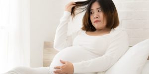 Asian pregnant woman can not making new hair color because it affects the fetus